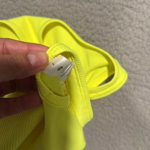 Lululemon Power Pivot Tank Rib Tight Fit Cropped Length Size 2 - Picture 4 of 4